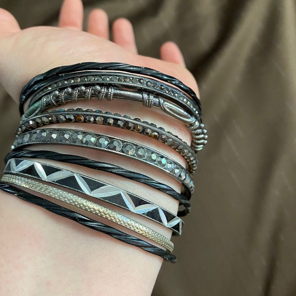 Black and silver bangle bracelets🎄 - Picture 5 of 5
